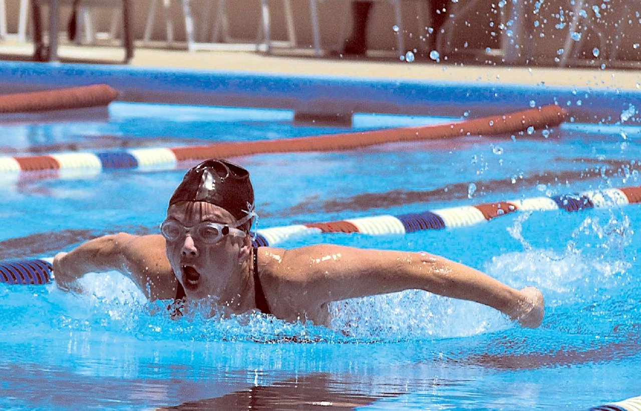 swimmer-583667_1280 Home